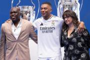 ¿CÓMO? Mamá de Kylian Mbappé gana más que ocho jugadores del Real Madrid