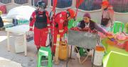 Bomberos controlan garrafas de GLP en puestos de comida del último convite en Oruro