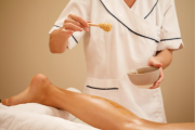Depilación natural con cera: suavidad y cuidado sin salir de casa