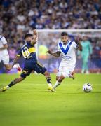 Fútbol Argentino /Vélez venció a Boca y lidera