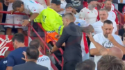 El difícil momento que vivió el ex Nacional Diego Herazo al ser agredido por un hincha en el clásico Hurácan vs San Lorenzo; mirá el video