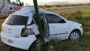 Un auto terminó incrustado contra un poste en Circunvalación Oeste
