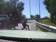 Atropelló a un ladrón que le quiso hacer una encerrona: el impactante video de un robo frustrado en Chile