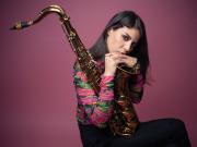 Melissa Aldana, la chilena que es tercera generación de saxofonistas y ganó en Nueva York el premio que su padre no pudo ganar