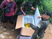 Detienen a hombre que cruzaba a pie desde Bolivia hacia Argentina cargando en el hombro un freezer con droga