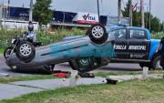 Perdió el control del auto y terminó volcando en 19 y 520