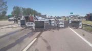 Volcó un camión en la ruta 40, perdió la carga y obligó a hacer un by pass