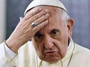 Paso a paso, la historia de los intentos por derribar a Francisco que acaba de sumar un nuevo y sorprendente capítulo