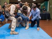 El ministro de Seguridad de Córdoba se sometió a una descarga eléctrica durante una demostración