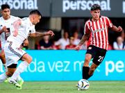 Estudiantes festejó ante Deportivo Riestra y se prende arriba