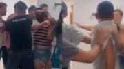 Video: una mujer atacó a médicos de guardia tras una demora en la atención