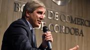Caputo invitó a llevar los “ahorros a los bancos”, pero persisten las dudas