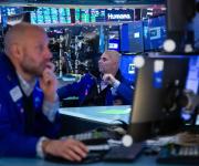 Wall Street roza máximos con apuestas a recortes de la FED y desplome del bitcoin