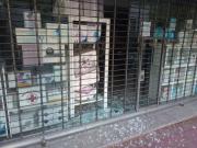 Cámara testigo: rompieron una vidriera en una ortopedia del Centro