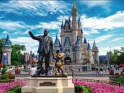 Una ley secreta permite a Disneylandia construir una planta nuclear en su parque