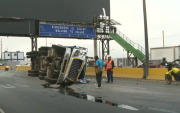 Caos vehicular en el Callao: Desvían tránsito en Av. Faucett por tráiler volcado