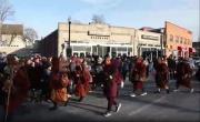 Monjes budistas llegan a Washington tras más de 100 días caminando por la paz