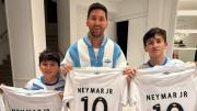 El regalo especial de Neymar para Lionel Messi y sus hijos que emocionó al mundo del fútbol