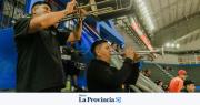 Rodrigo, el trompetista sanjuanino que se volvió furor en canchas y fiestas