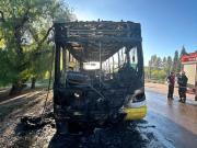 Qué dijo el Gobierno sobre el colectivo que se incendió en el Acceso Este