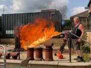 Como en Mi Pobre Angelito, un hombre plantó trampas y bombas en su casa para poteger su negocio de drogas