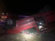 Una familia volvía de las vacaciones y volcó con su auto en Río Negro: murieron un padre y su hija