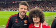 El hincha de Manchester United que estuvo a un gol de cortarse el pelo después de 493 días
