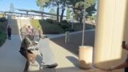 IMÁGENES DE HORROR: Filtran video de la brutal arremetida de agentes de ICE contra defensora de migrantes en California