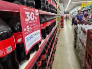 Con el IPC que descartó el Gobierno, los salarios perdieron más poder adquisitivo: cómo impactaría en las paritarias