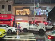 Brasil: un instructor se vistió de héroe y le salvó la vida a una adolescente tras quedar electrocutada en una calle anegada por una inundación