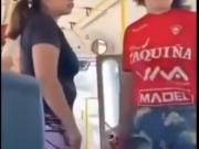Bajate y tomamos una birra, la astuta propuesta con la que un pasajero calmó a una mujer borracha en un colectivo