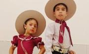 Bailan chamamé y luchan por su sueño de cantar con Lázaro Caballero: los niños virales que emocionaron a todos