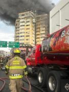 (Video) Guayaquil: Colapsa parte de la estructura del Multicomercio tras 10 horas de fuego