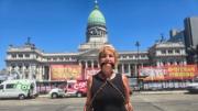 Reforma laboral: Nancy Pazos se amordazó frente al Congreso