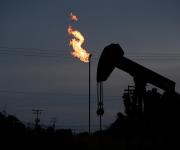 EE.UU. permite a los contratistas petroleros trabajar en campos dentro de Venezuela