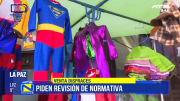 Comerciantes de Illampu reportan bajas ventas de disfraces en La Paz
