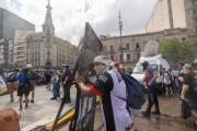 Argentina: Reprimen manifestación contra reforma de Milei