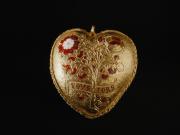 Tudor Heart, la joya simbólica de la historia de Inglaterra que apareció en un estanque
