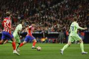 Atlético de Madrid recibe al Barcelona en una semifinal cargada de tensión