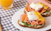 El brunch perfecto: cómo hacer huevos Royale fáciles y llenos de proteína