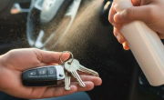 Por qué recomiendan rociar las llaves del auto con vinagre y cuáles son sus beneficios