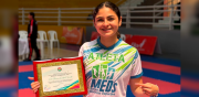Por sus logros deportivos, la Feboka entregó un reconocimiento a Sol Sandoval