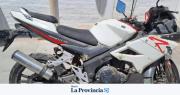 Robó una moto, huyó por los techos y cayó tras un operativo policial