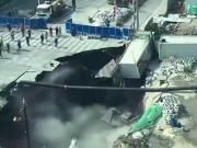 Impactante video en China: una calle colapsó por la construcción de una obra subterránea, el asfalto cedió y todo se vino abajo