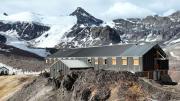 El hotel más alto del mundo quedó abandonado en la Cordillera de los Andes: a más de 4.000 metros de altura