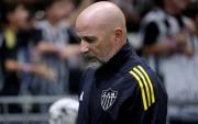 Tras otra mala racha, Jorge Sampaoli fue despedido del Atlético Mineiro en medio de críticas