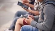 Prohibición de celulares en colegios: ¿Cuándo comienza a regir la medida?