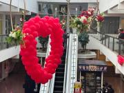 Seis ilustradores, música en vivo y 11 premios: Galería Gran Palace transforma San Valentín en una fiesta en pleno centro