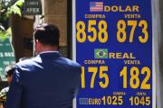 Dólar sube a niveles de $ 865 antes del mediodía pese a que el IPC de enero hizo caer las tasas de interés en EEUU