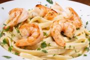 Camarones en pasta alfredo, sabor que sorprende